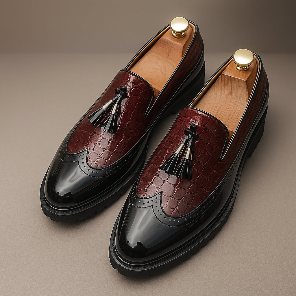 Mocassins effet croco à pompons pour homme