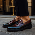 Mocassins effet croco à pompons pour homme