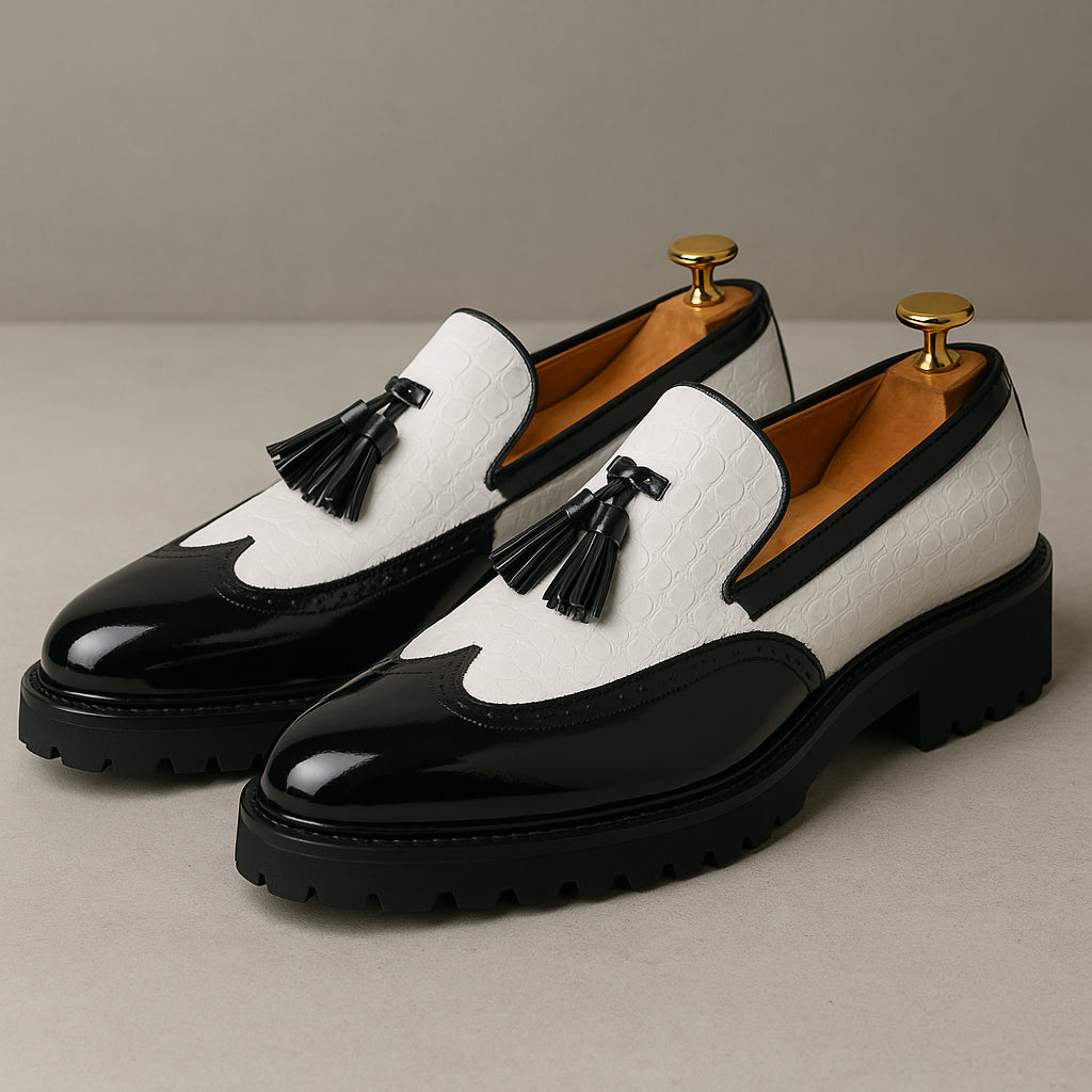 Mocassins effet croco à pompons pour homme