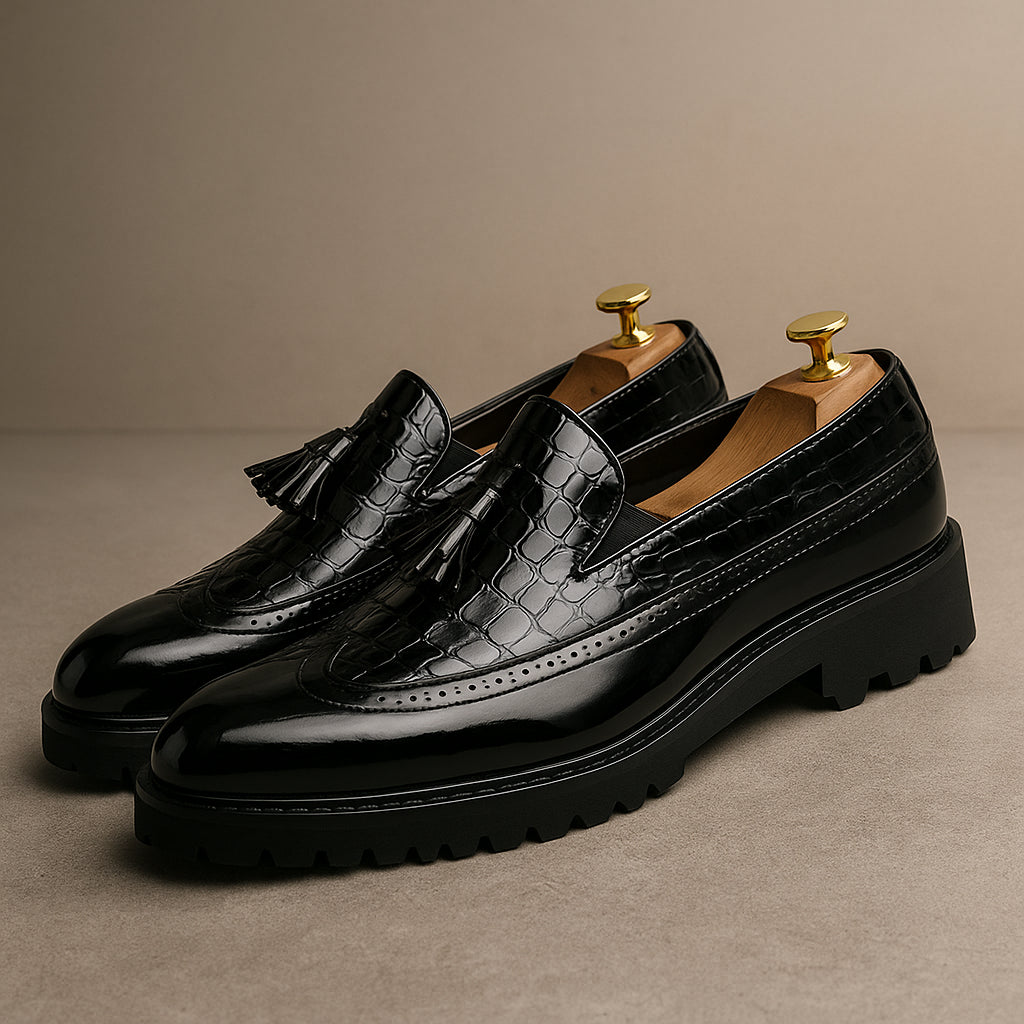 Mocassins effet croco à pompons pour homme