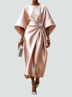Vue de dos avec drapé du satin et manches kimono