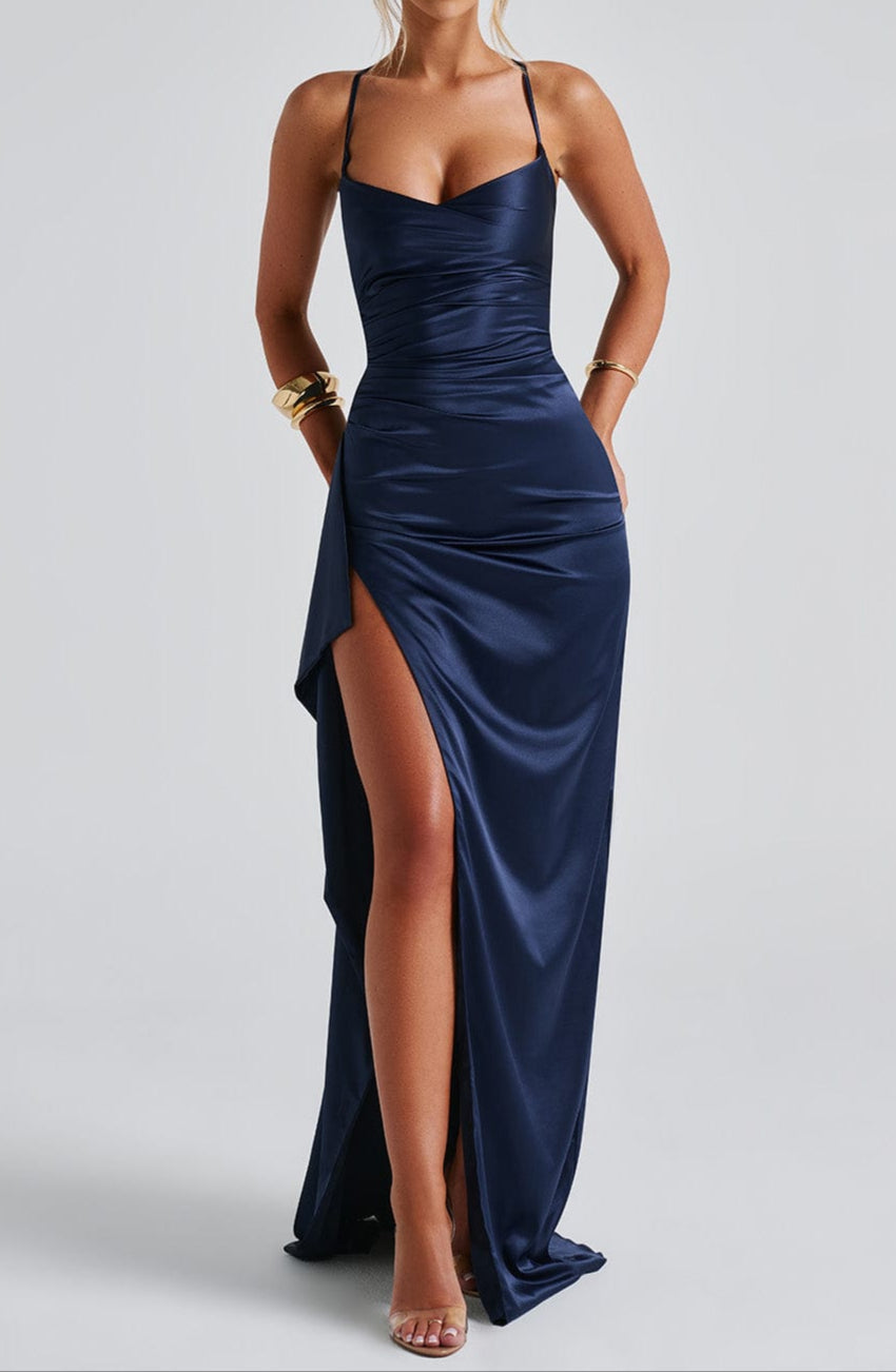 Robe maxi satin vue de dos avec fente latérale haute
