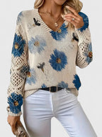 Pull col V à fleurs bleues manches ajourées pour femme – vue 3