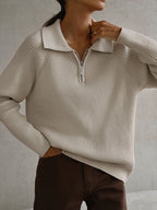 Pull côtelé col zippé ajustable beige pour femme