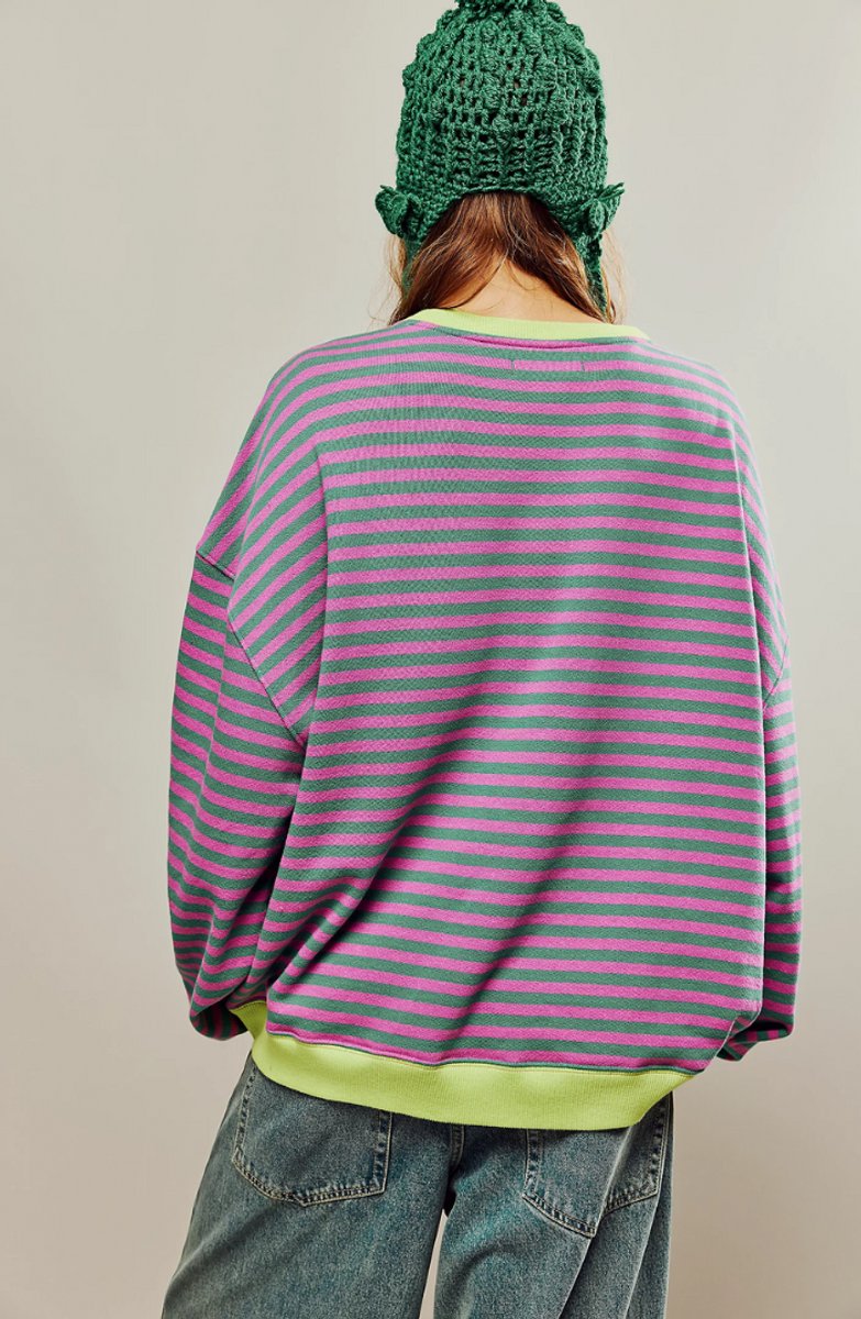 Pull rayé oversize à capuche pompom pour femme – vue 4