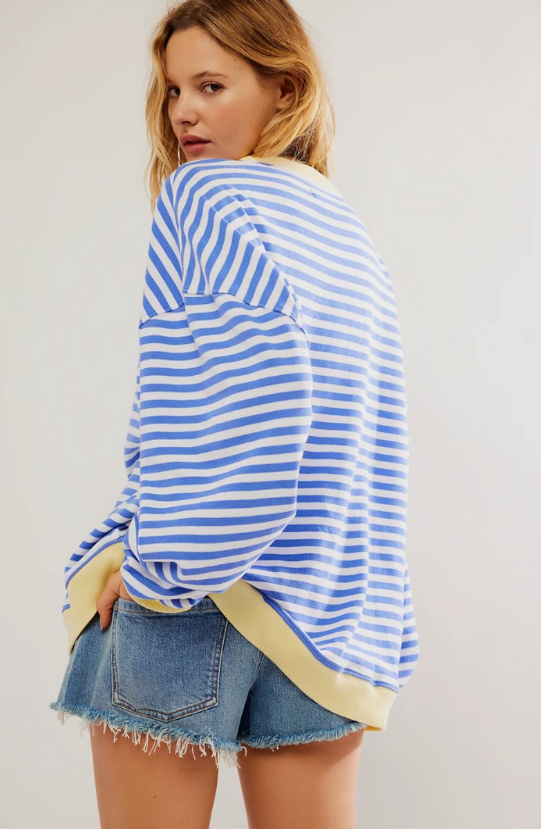 Pull rayé oversize à capuche pompom pour femme – vue 5