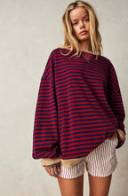Pull rayé oversize à capuche pompom noir & rouge pour femme