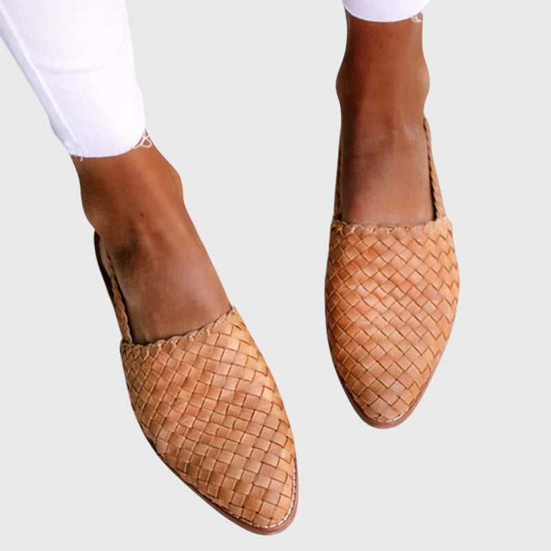 Sandales plates à tige tressée en cuir pour femme