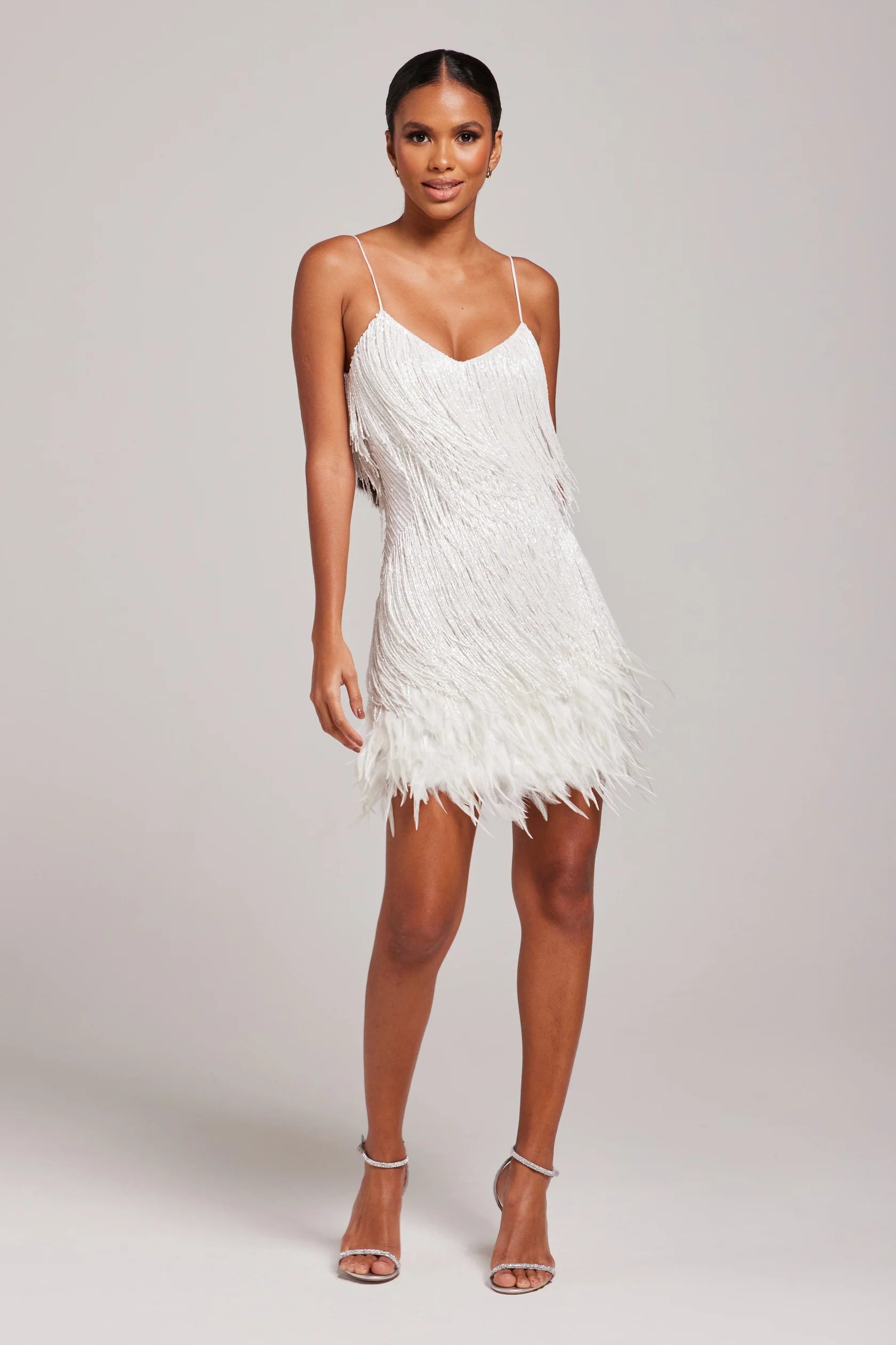 Robe courte à franges et plumes à bretelles