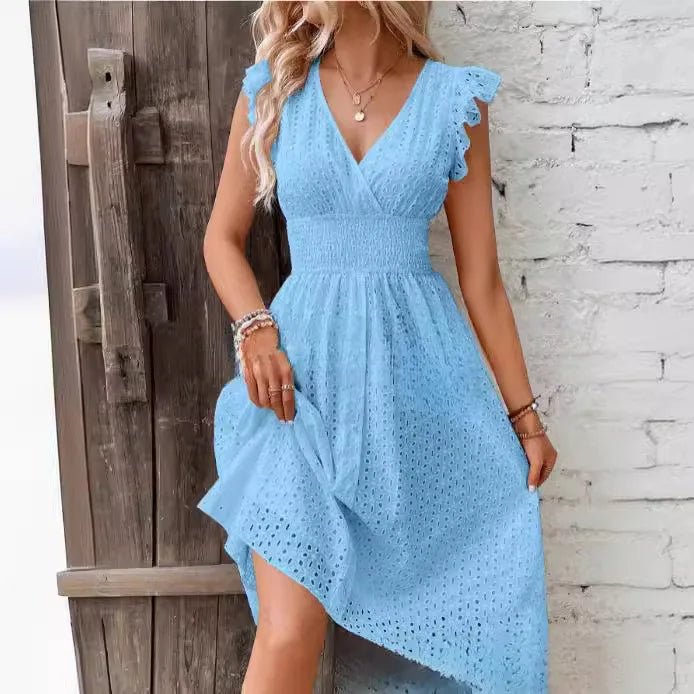 Robe courte en broderie anglaise smockée