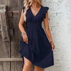 Robe courte en broderie anglaise smockée