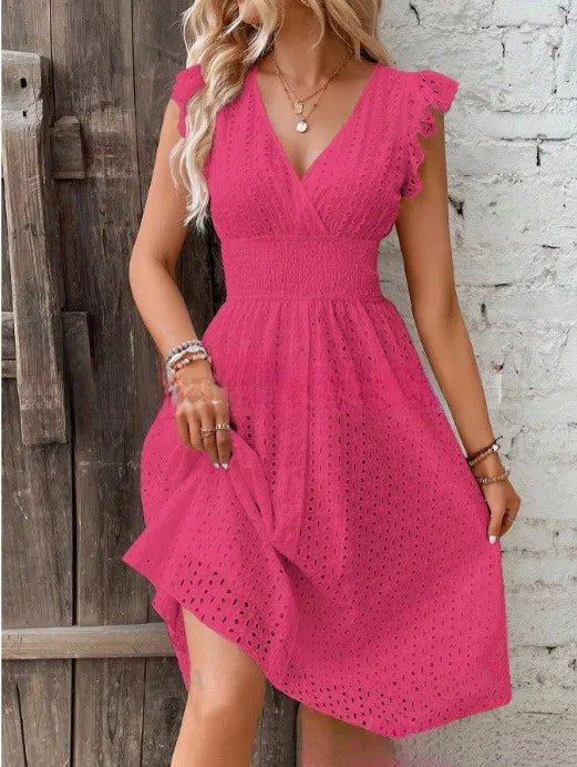 Robe courte en broderie anglaise smockée