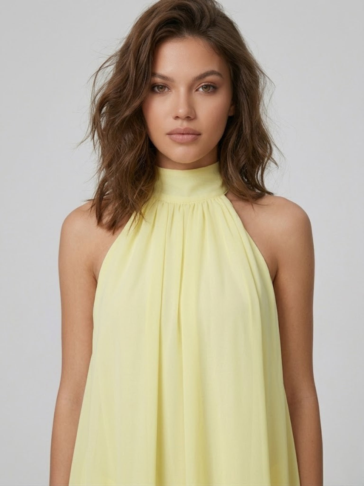 Robe courte col montant dos nu à volants étagés pour femme