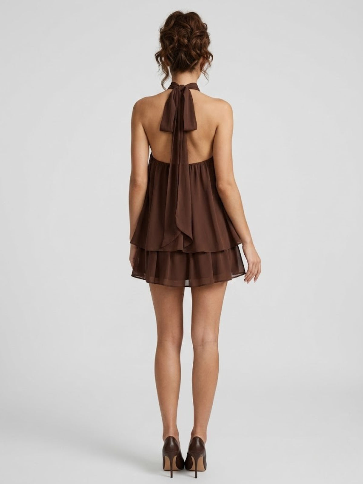 Robe courte col montant dos nu à volants étagés pour femme