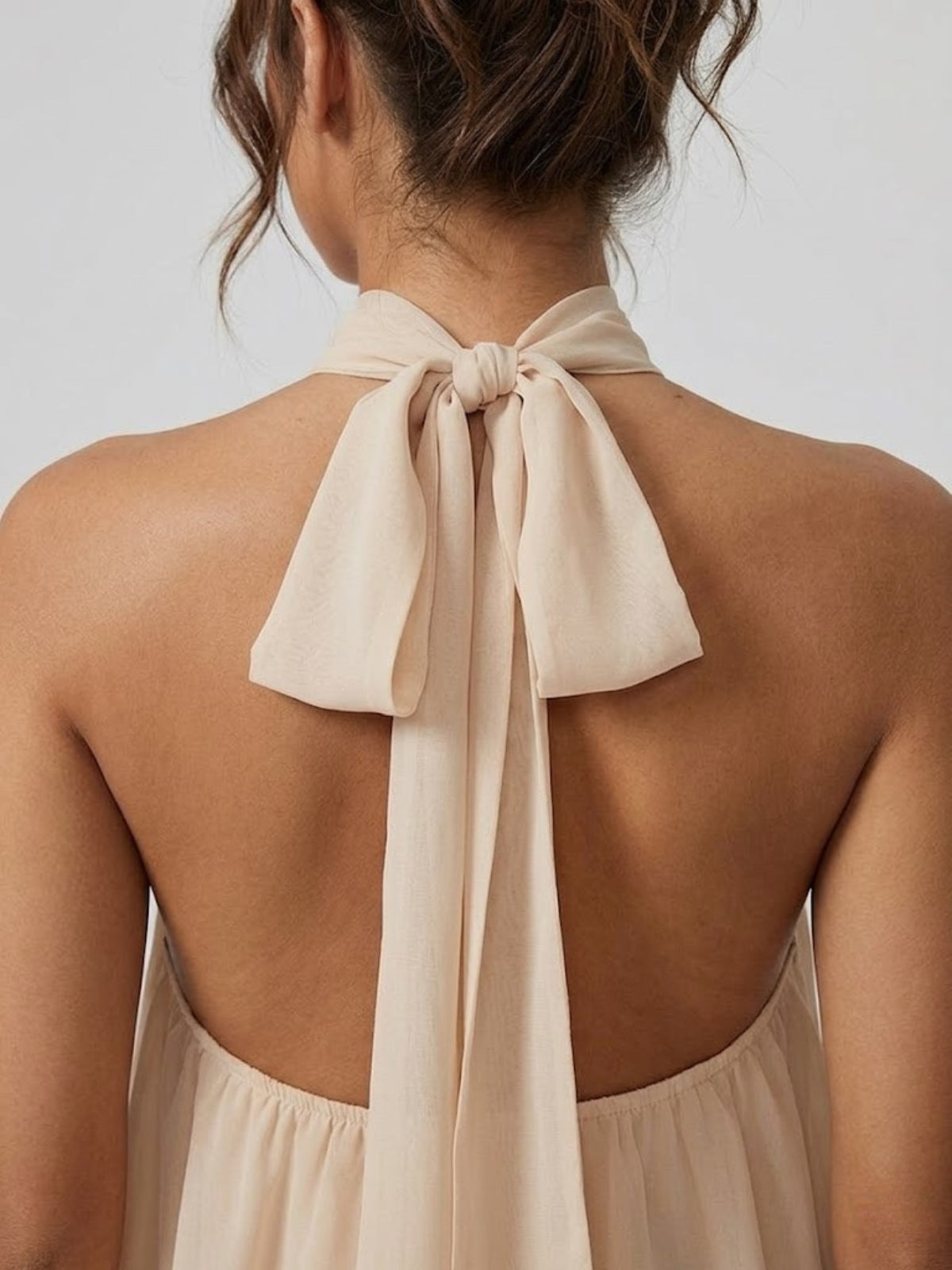 Robe courte col montant dos nu à volants étagés pour femme