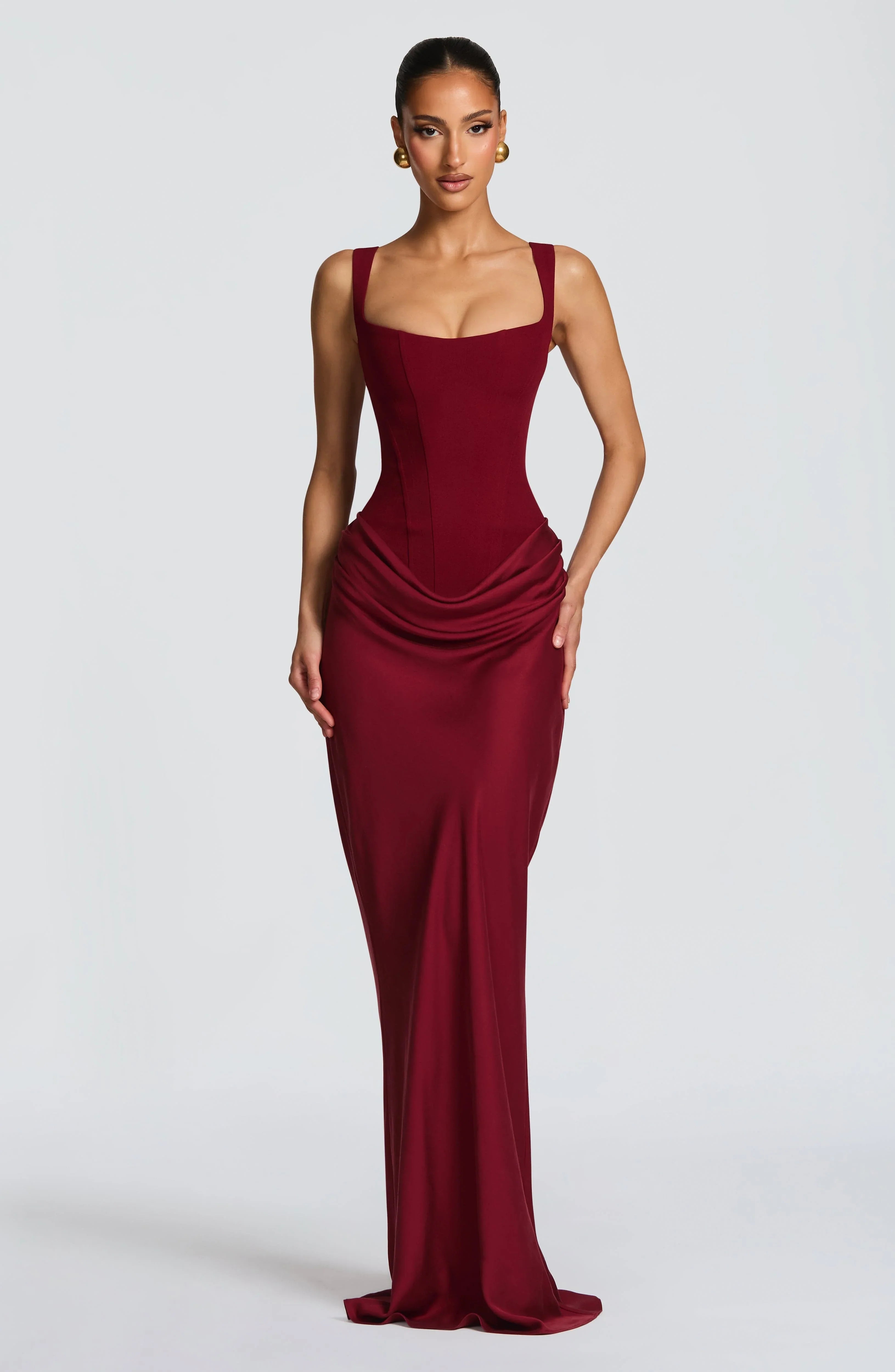 Robe longue ajustée à bretelles larges pour femme
