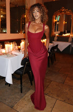 Robe longue ajustée à bretelles larges pour femme