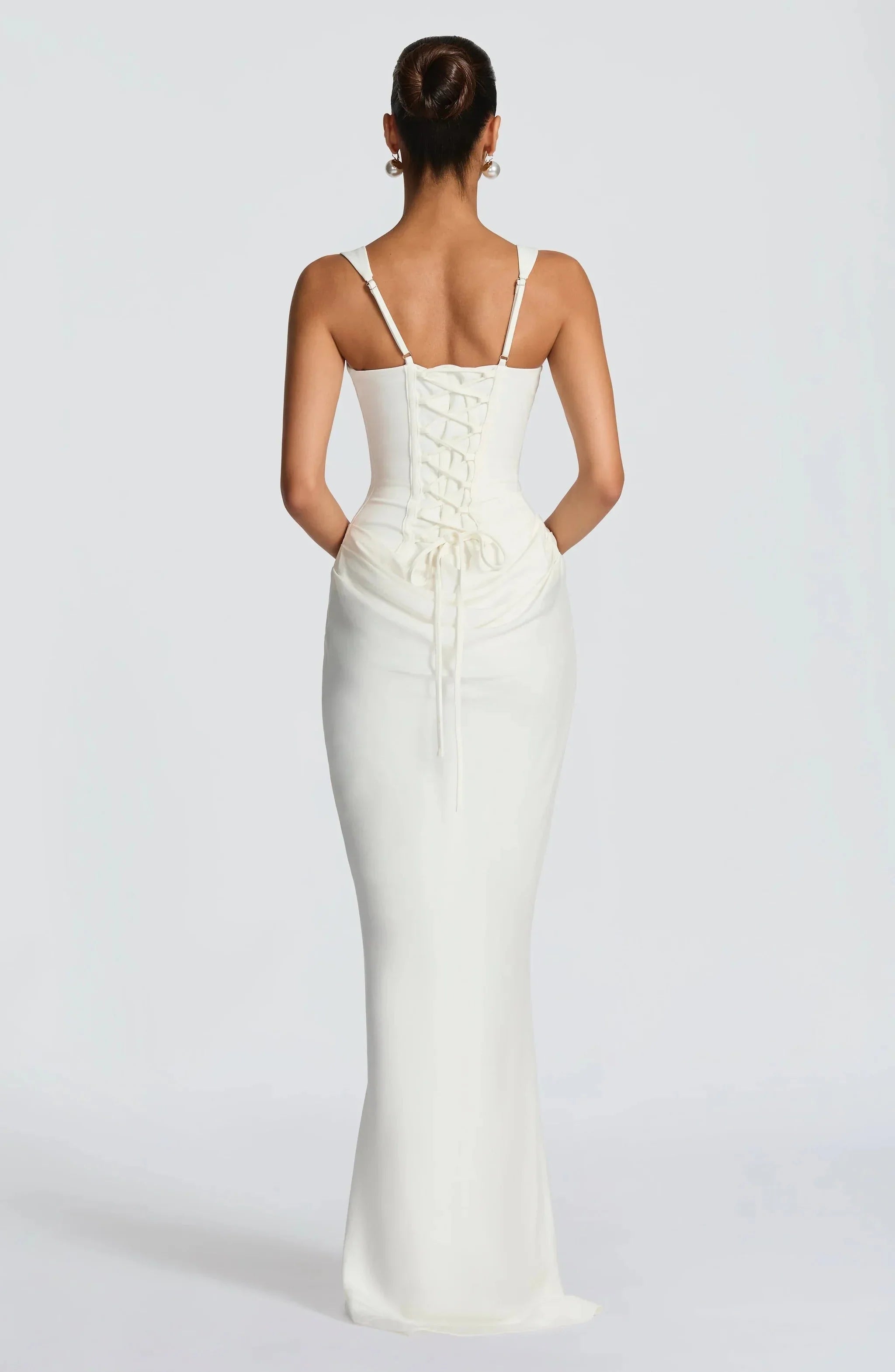 Robe longue ajustée à bretelles larges pour femme