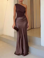 Robe longue asymétrique une épaule en satin pour femme