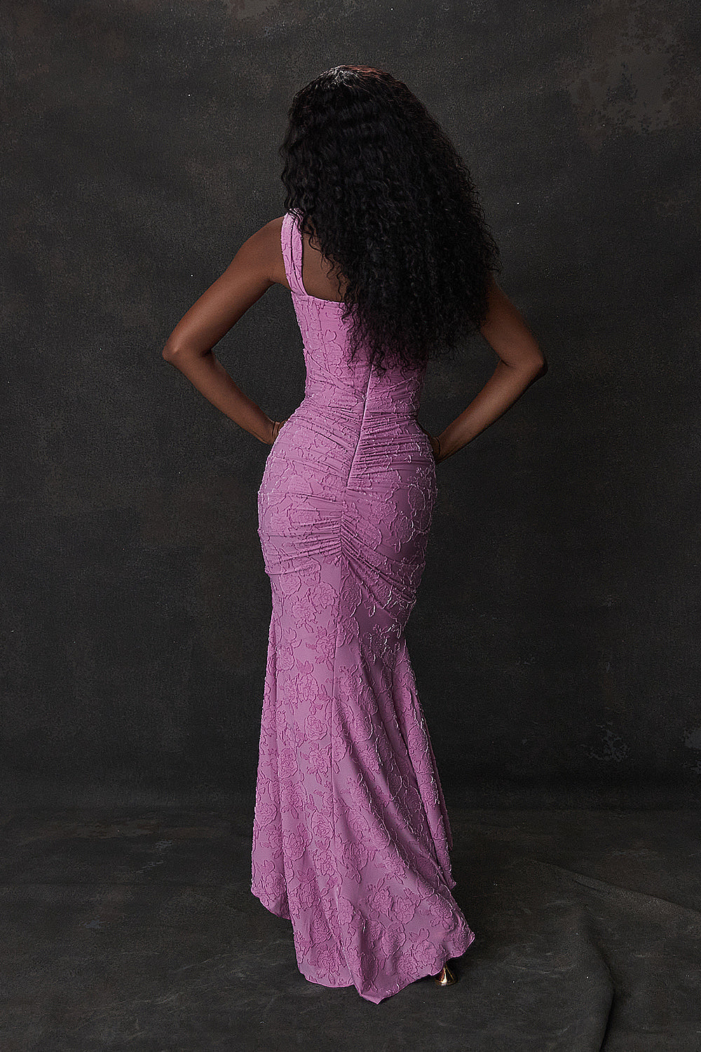 Robe longue corsetée en dentelle pour femme