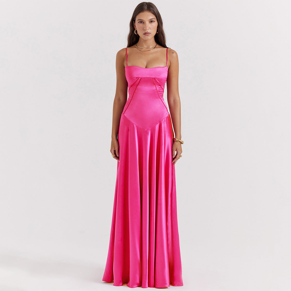 Robe longue en satin à bretelles fines pour femme