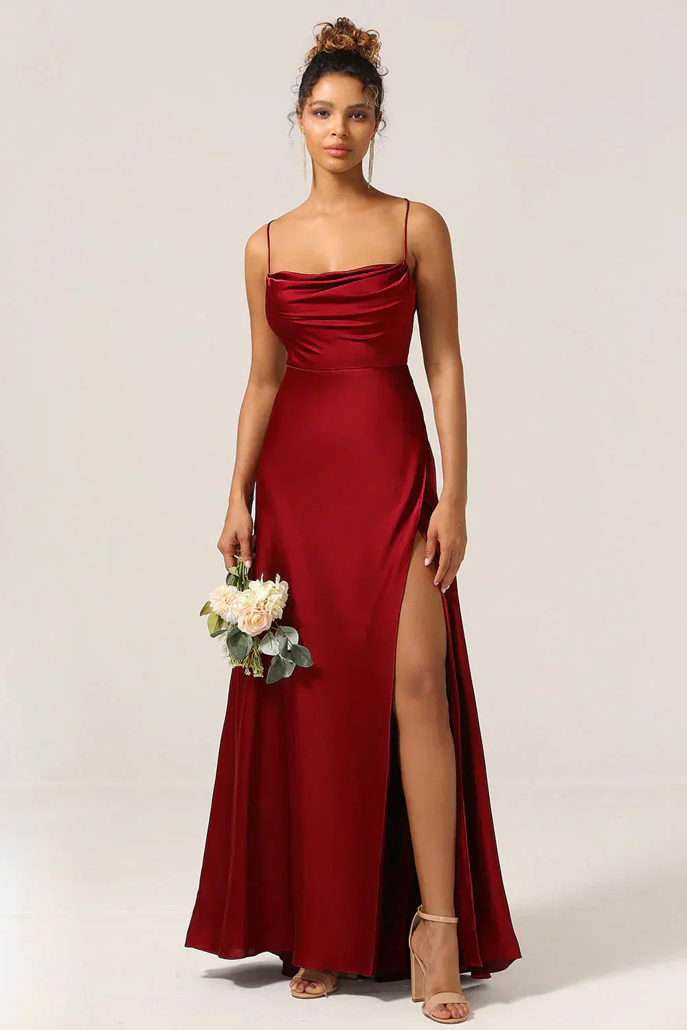 Robe longue en satin à bretelles fines et fente pour femme