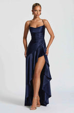 Robe longue en satin à volants asymétriques pour femme