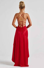 Robe longue en satin à volants asymétriques pour femme