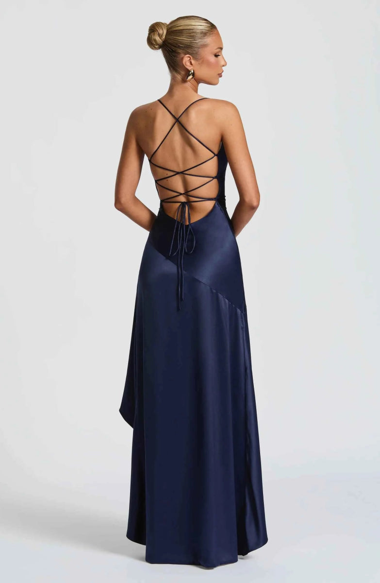 Robe longue en satin à volants asymétriques pour femme
