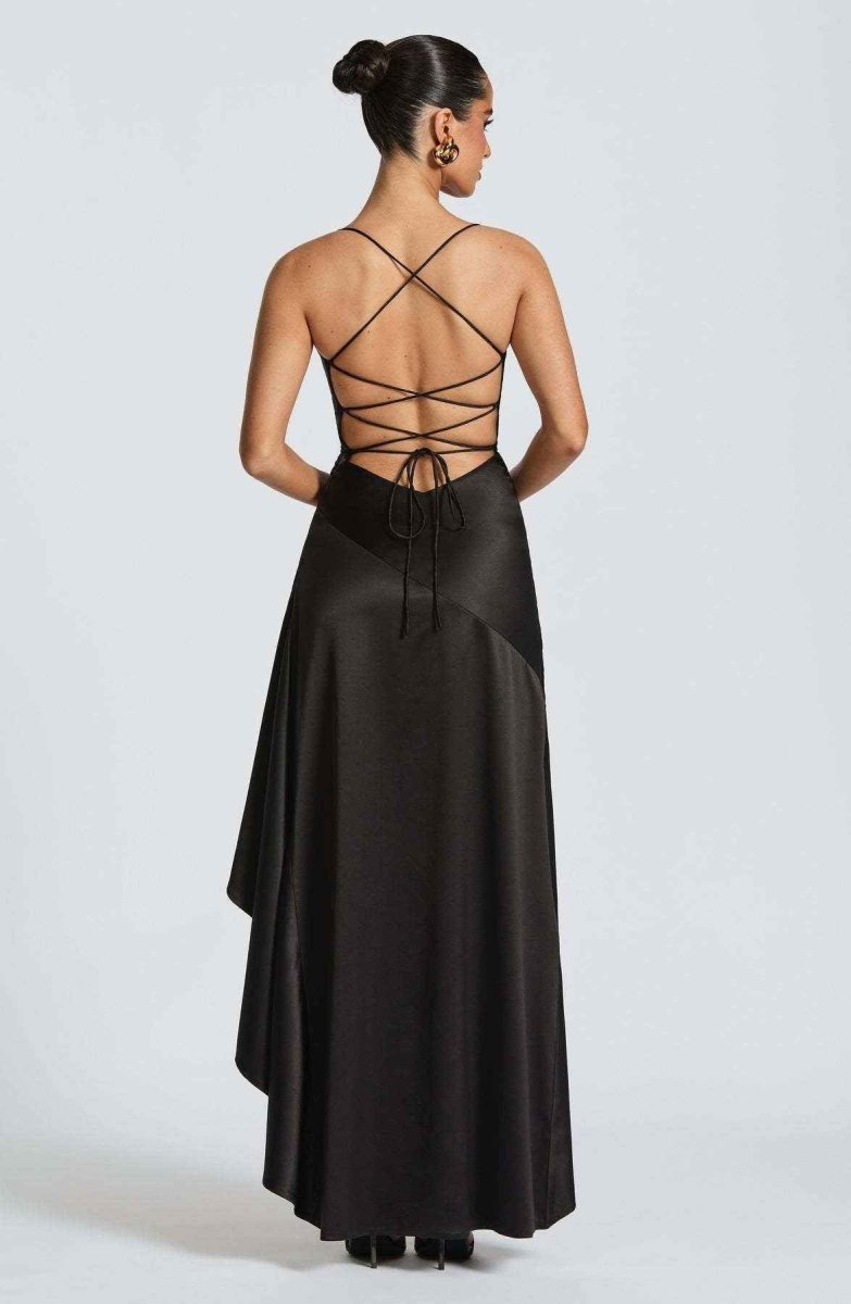 Robe longue en satin à volants asymétriques pour femme