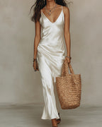 Robe longue en satin col V à bretelles fines pour femme