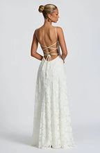 Robe longue en tulle à motifs floraux appliqués pour femme