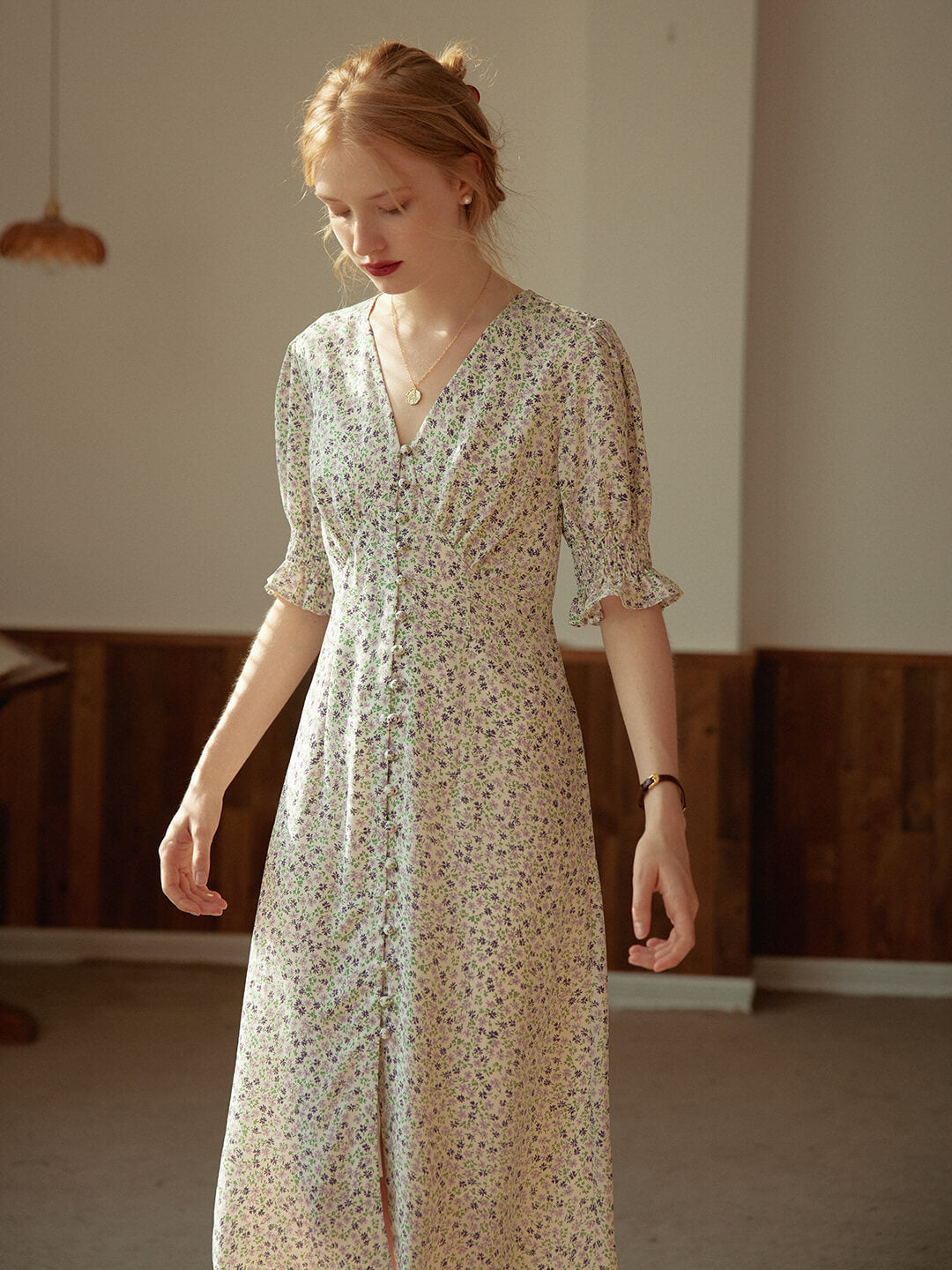 Robe longue fleurie jaune col V manches courtes pour femme