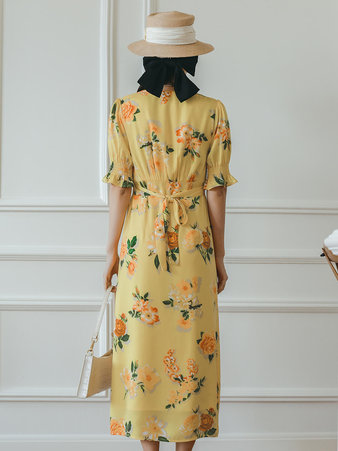 Robe longue fleurie jaune col V manches courtes pour femme