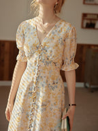 Robe longue fleurie jaune col V manches courtes pour femme