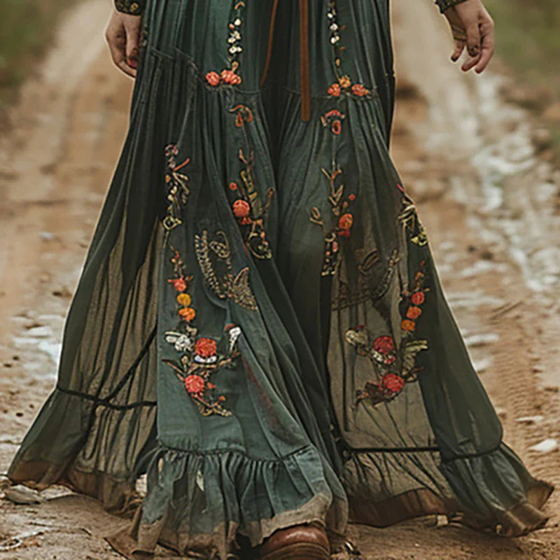 Robe maxi plissée à broderies florales col chemise pour femme
