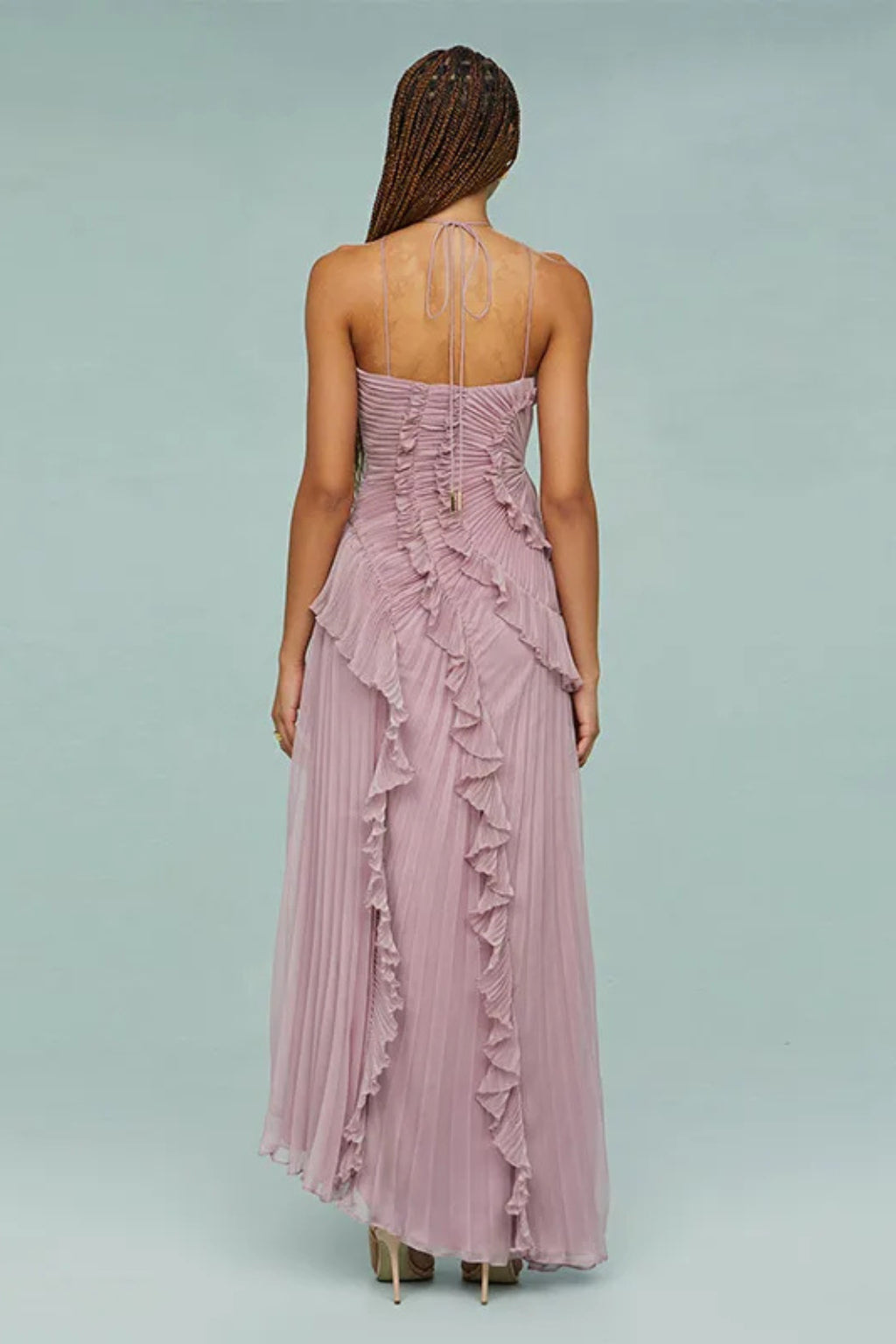 Robe longue plissée col licou à volants pour femme