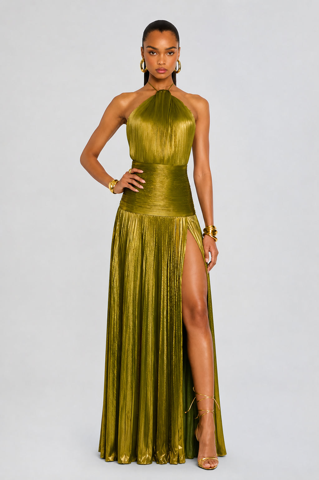 Robe longue plissée col halter fendue or pour femme
