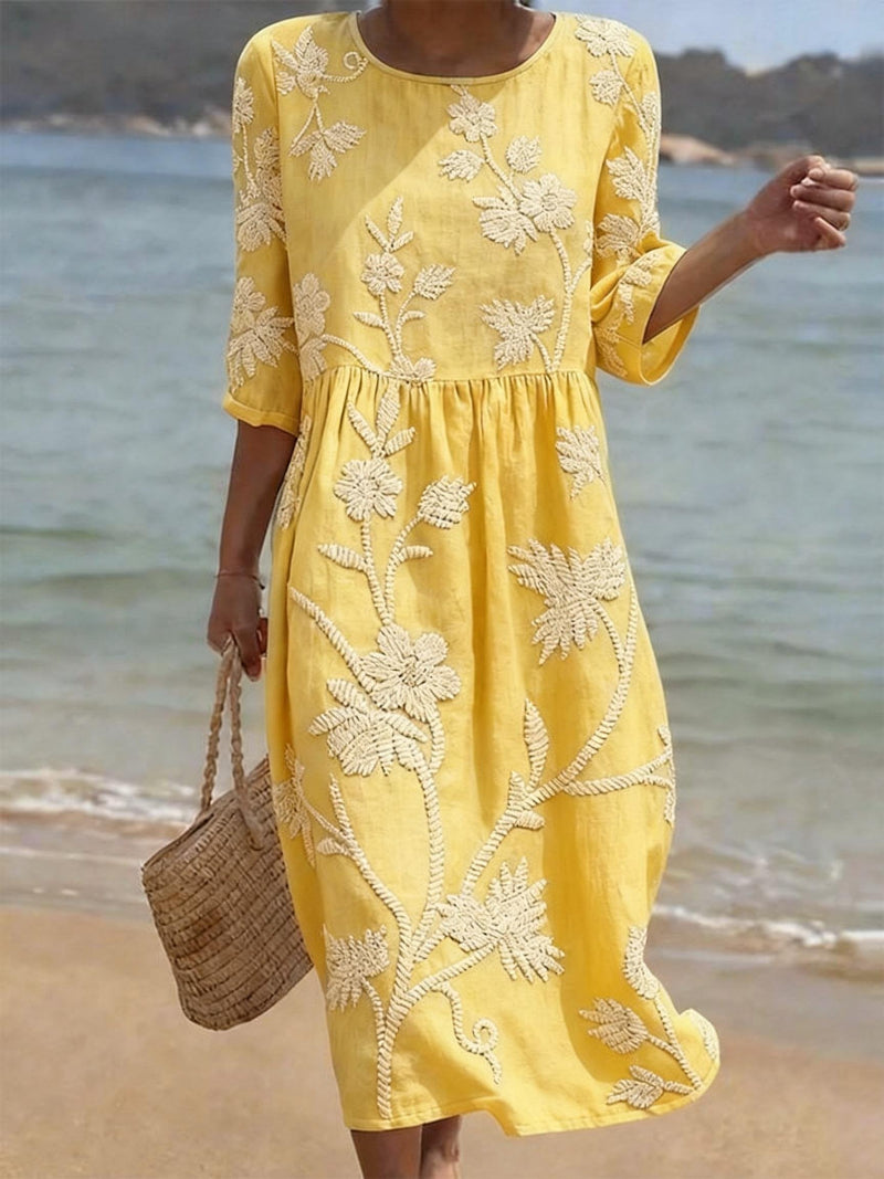 Robe midi à broderies florales et manches 3/4 pour femme