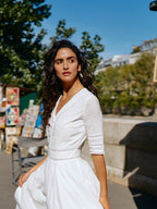 Robe midi brodée à buste plissé pour femme