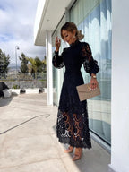 Robe midi en dentelle col haut manches longues