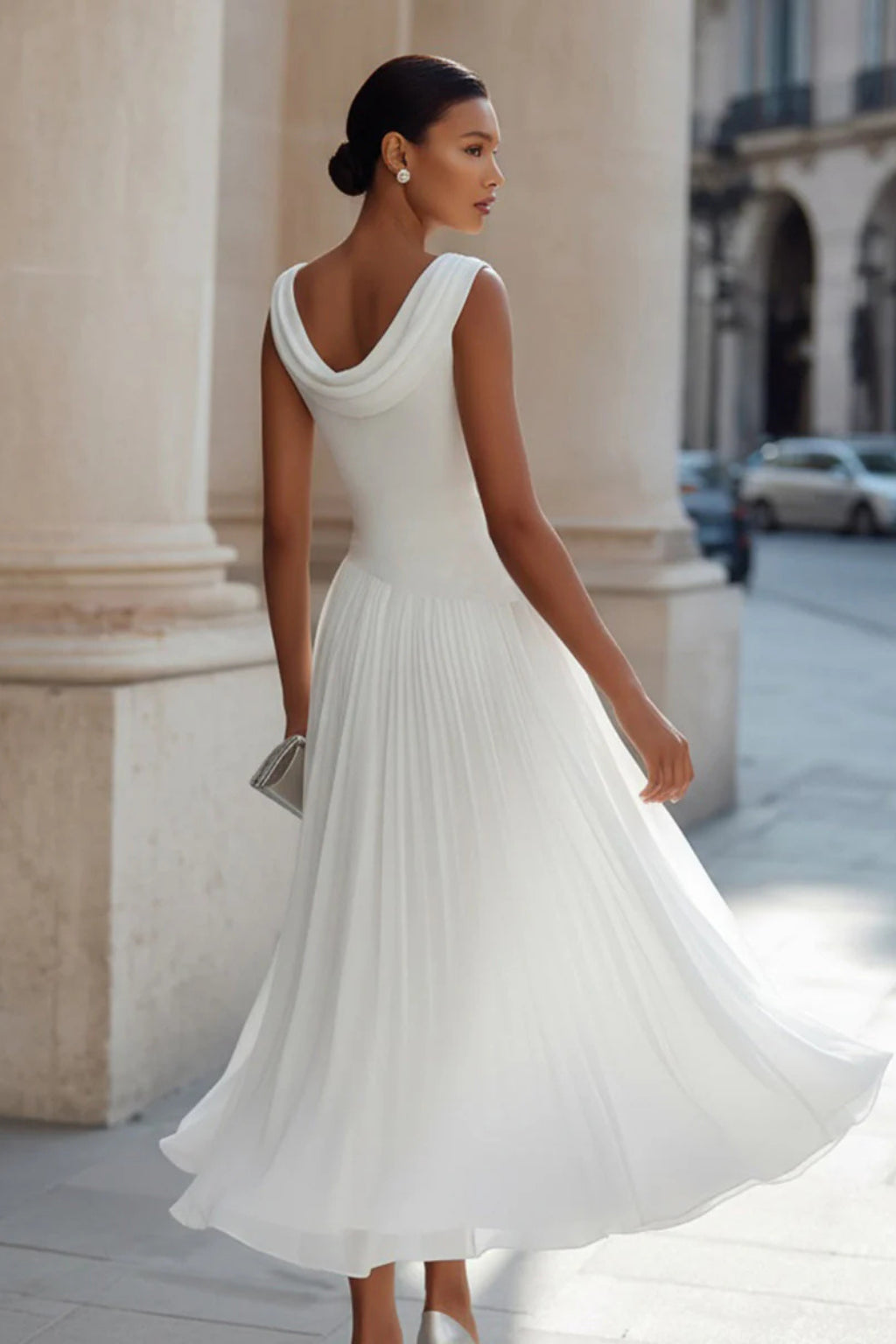 Robe midi plissée sans manches col bénitier pour femme