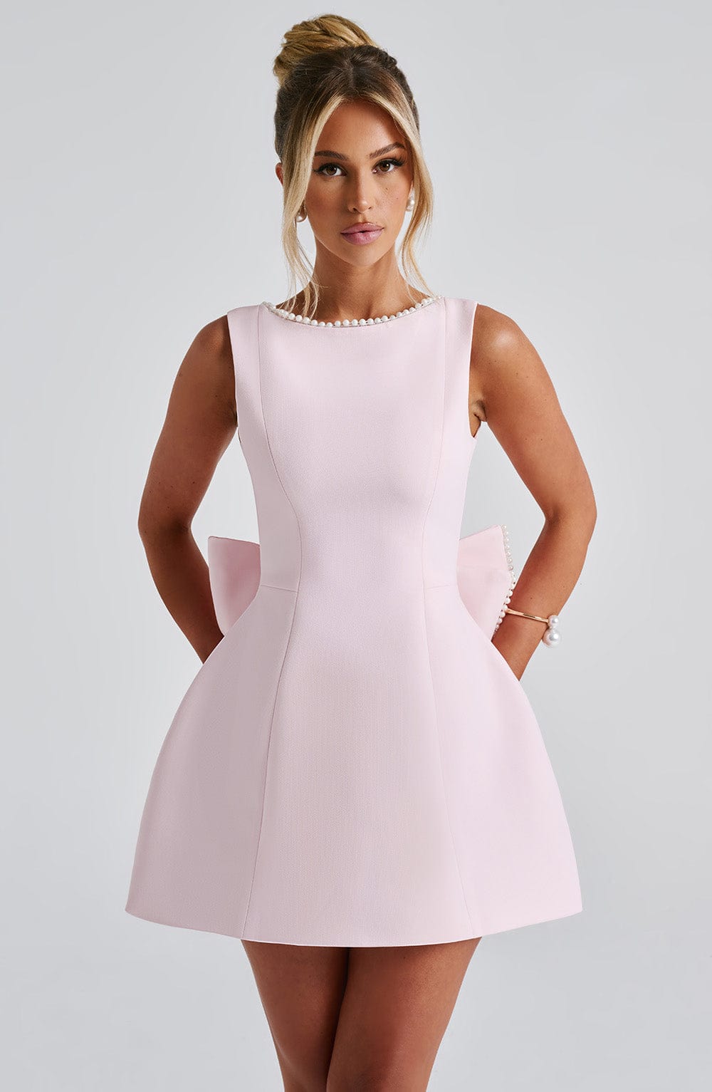Robe mini patineuse structurée à poches pour femme