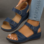 Sandales compensées à double brides scratch pour femme