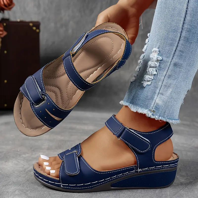 Sandales compensées à double brides scratch pour femme