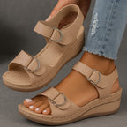 Sandales compensées à double brides scratch pour femme