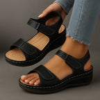 Sandales compensées à double brides scratch pour femme