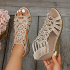 Sandales compensées à motif ajouré et strass beige pour femme