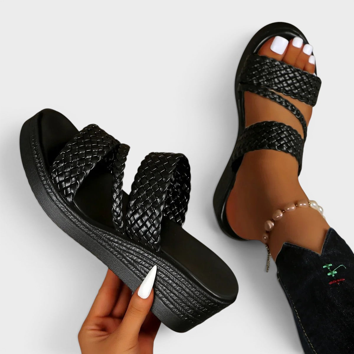 Sandales plateforme double brides tressées noir pour femme