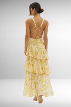 Femme portant la robe maxi, pose assise